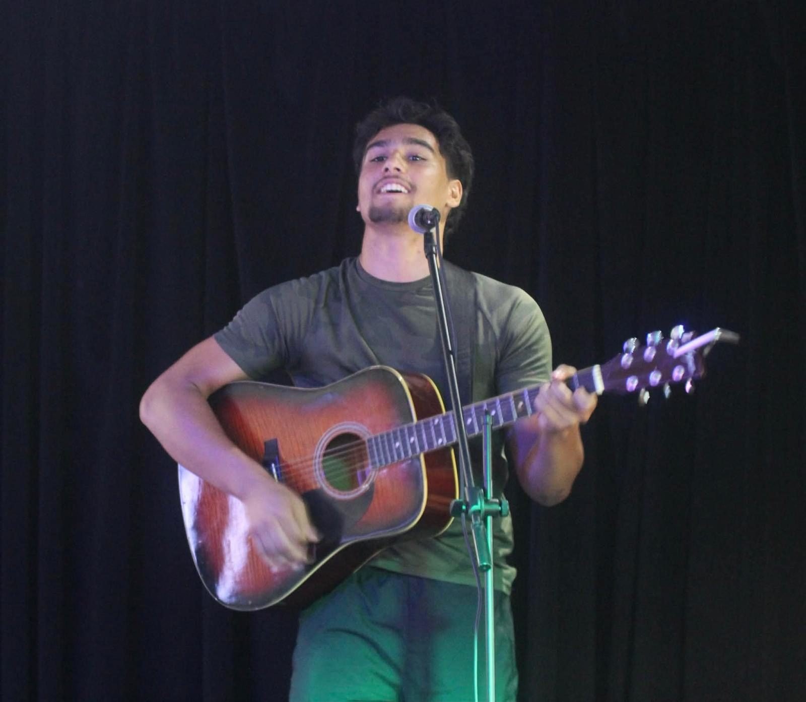 Sunburst acoustic under the stage lights